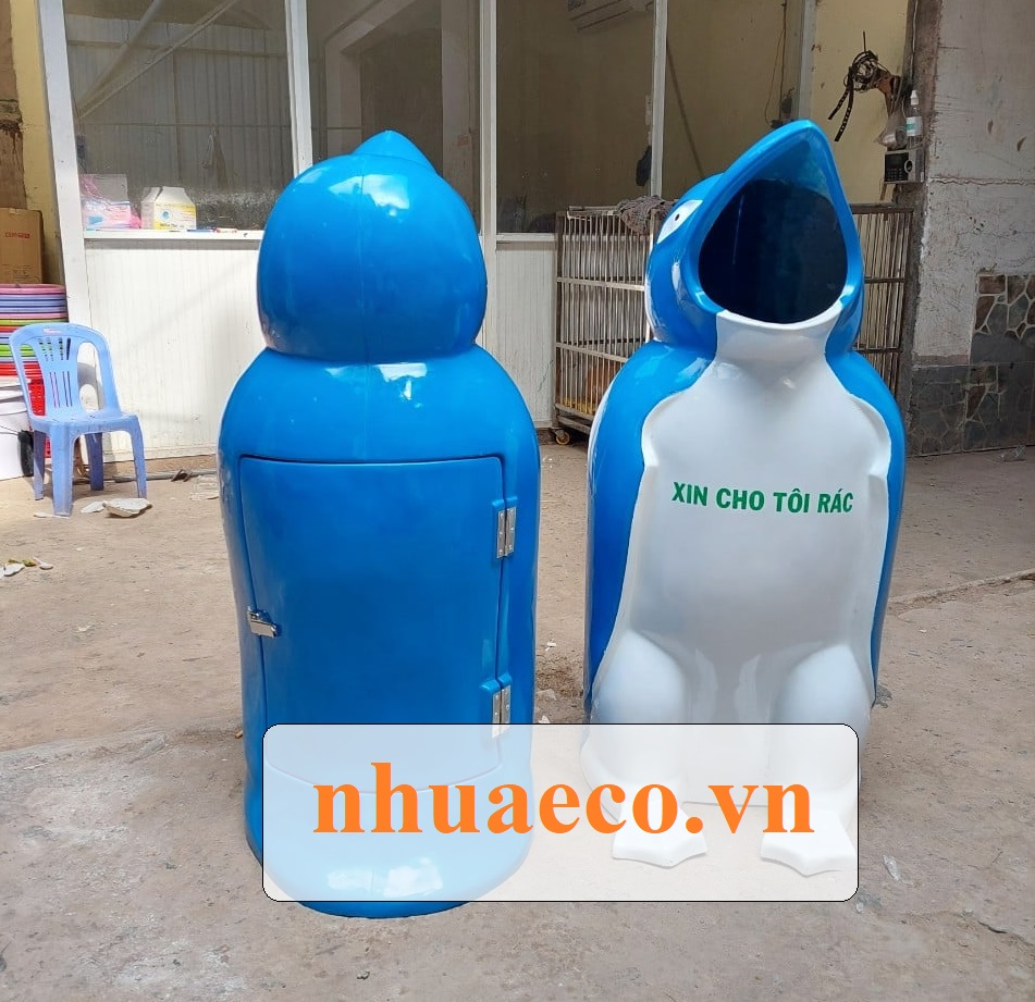 Thùng rác công cộng hình chim cánh cụt