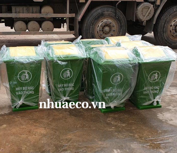 Thùng rác nhựa nắp bập bênh, đế đá, dung tích 60L