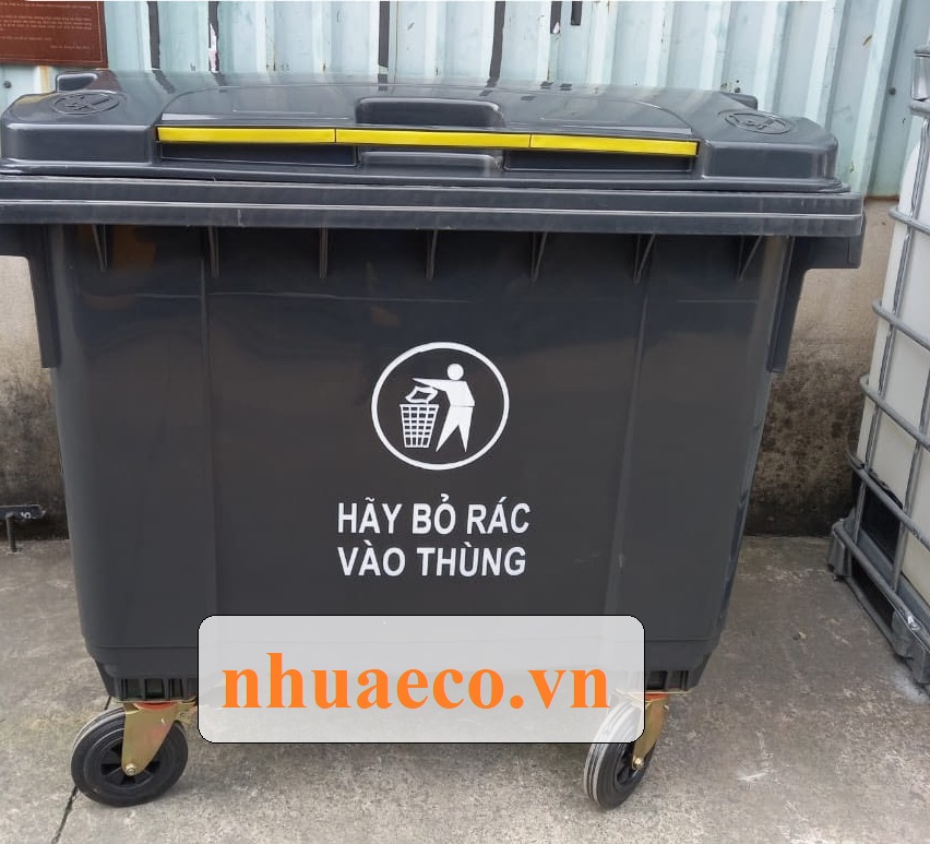 Thùng rác 660 đen chứa chất thải gây độc tế bào