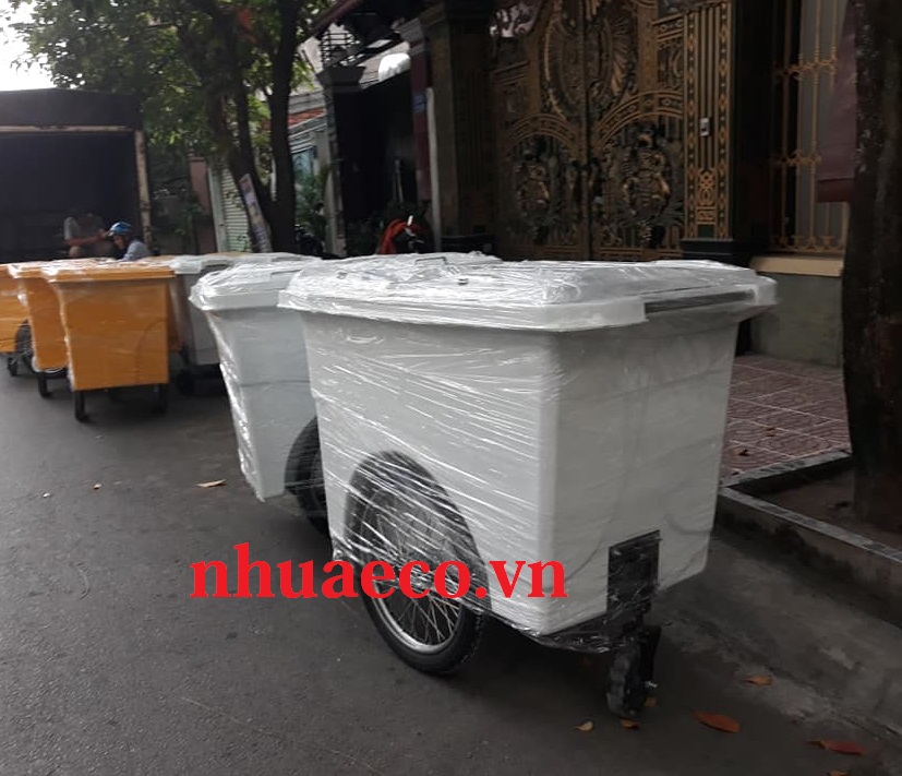 Xe thu gom và đẩy rác 660 lít bánh hơi màu trắng