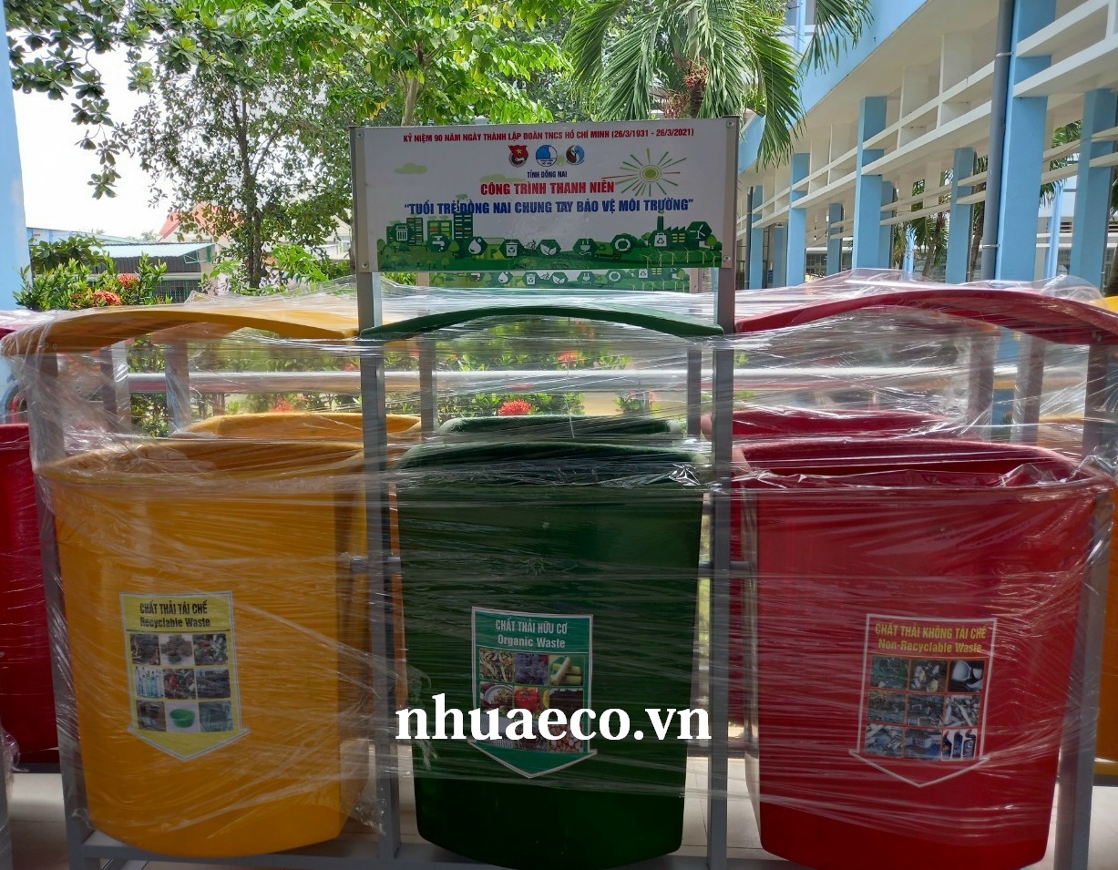 Thùng rác treo 3 ngăn phân loại rác trường học