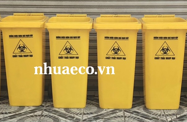 Thùng rác 120L màu vàng có logo phân biệt