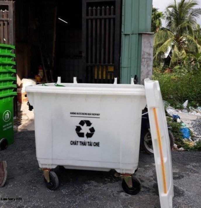 Thùng rác 660L màu trắng thu gom rác thải tái chế đô thị
